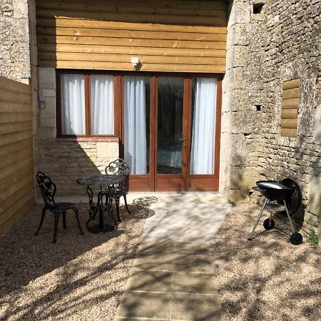 Blacksmiths Apartment In Blanzay - 1 Bed Exterior foto